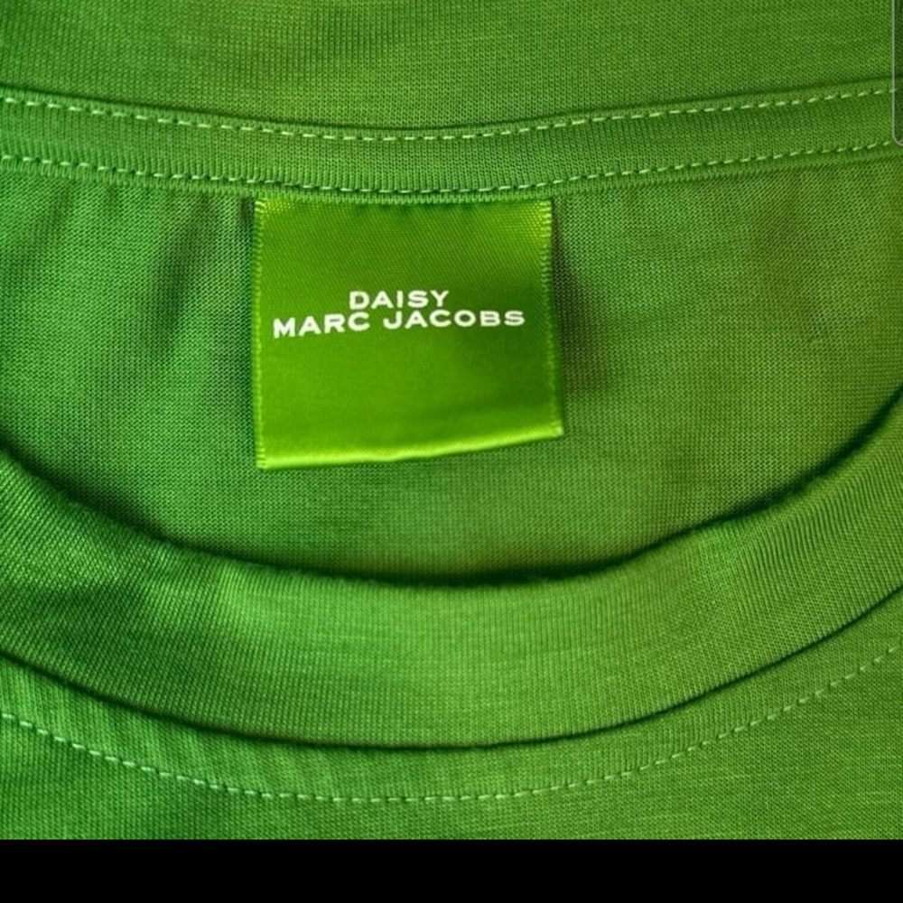 Marc Jacobs Vibrant Green Top with Daisy Details - Picture 2 of 8